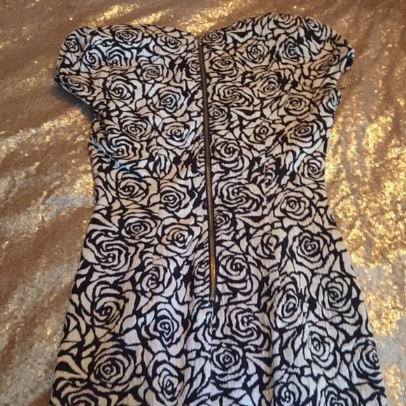 Forever 21 Black & White Floral Dress - Picture 6 of 9